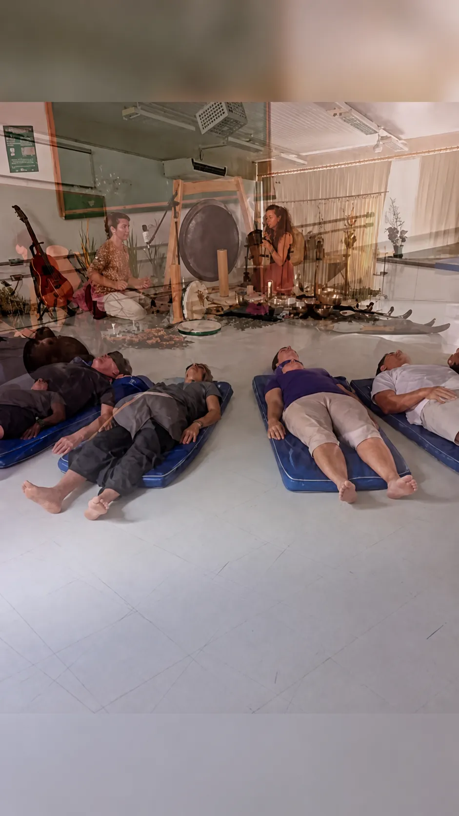 Ritual do Som na UFSCar, com gongo e instrumentos